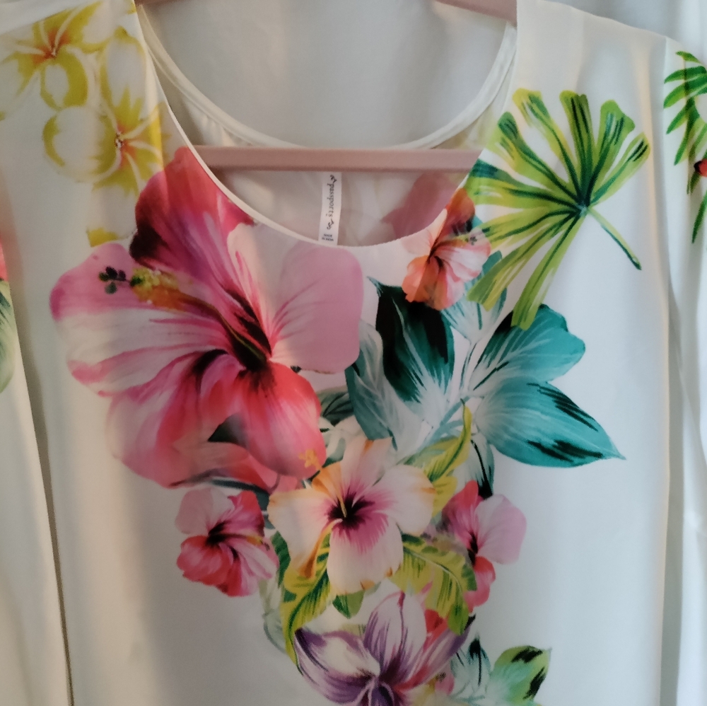 Passport Floral Print Top Flowey Sleeve Bottom Hemline Size XL NWT. - Picture 12 of 13